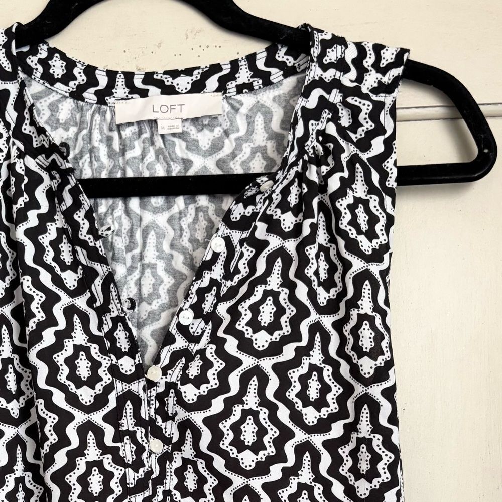 LOFT Black White Print Sleeveless Blouse Med - Picture 5 of 10